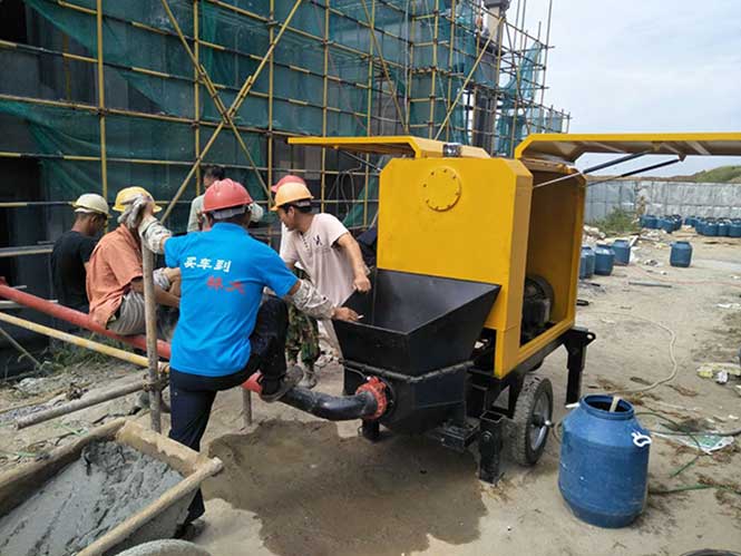 2018年9月16日小型細(xì)石混凝土泵合作弘揚(yáng)建設(shè)儷湖別墅三期項(xiàng)目